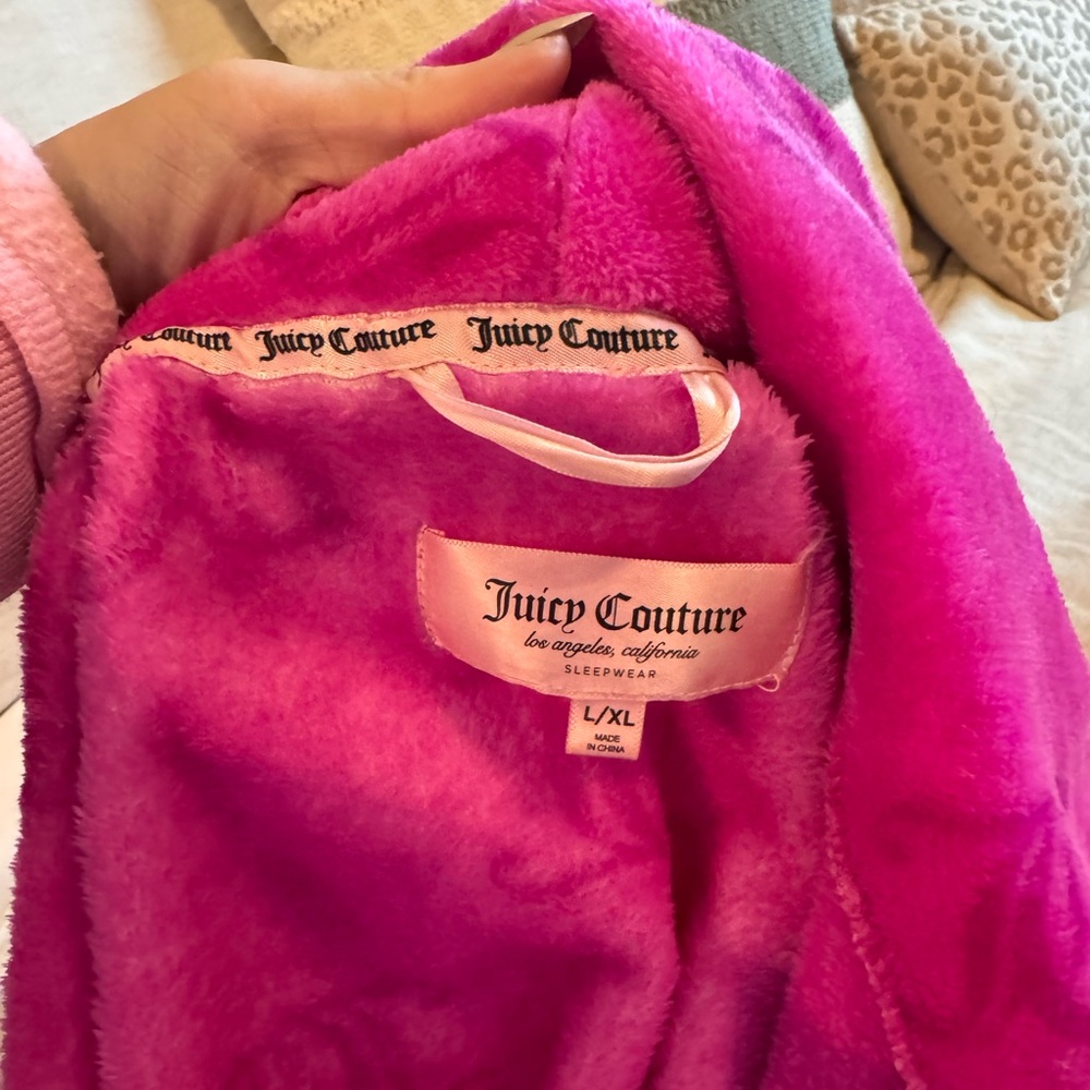 Juicy Couture Vibrant Pink Robe - Picture 3 of 3